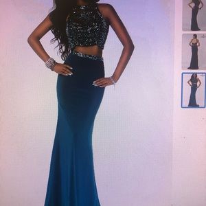 Stunning Alyce size 6  Green 2 pc prom dress